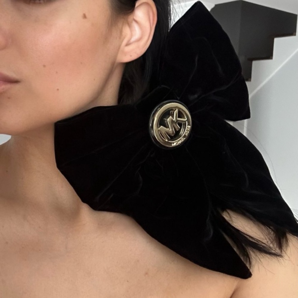 Black Velvet Bow Hair Clip - Picture 10 of 16